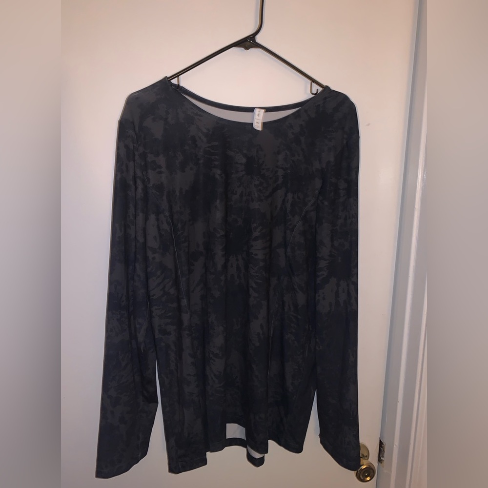 Women’s activewear top